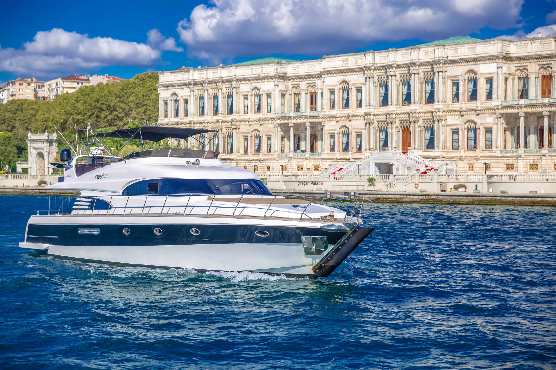 BOSPHORUS BIRTHDAY CELEBRATION ON THE YACHT With Private Waiter and Hotel Transfers