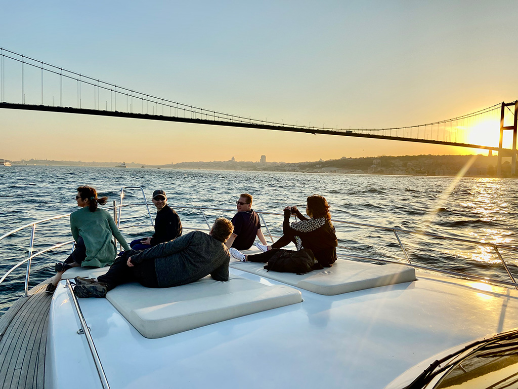 Luxury Sunset Yacht on The Bosphorus with Transfer and With Professional Tour Guide