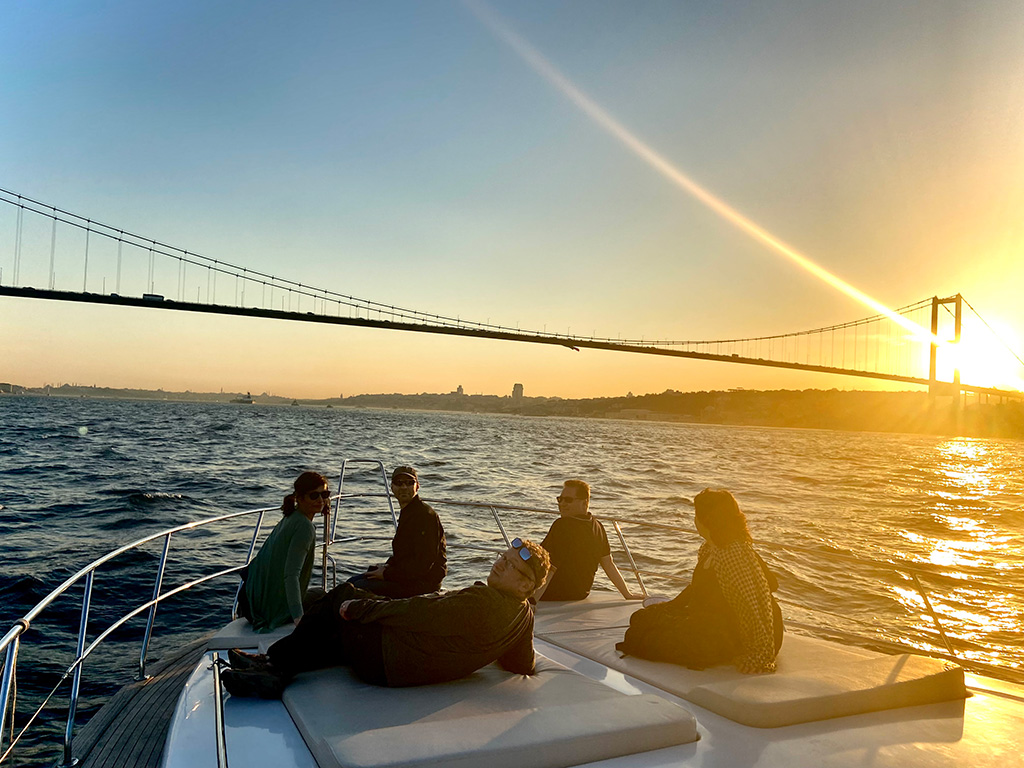 Luxury Sunset Yacht on The Bosphorus with Transfer and With Professional Tour Guide