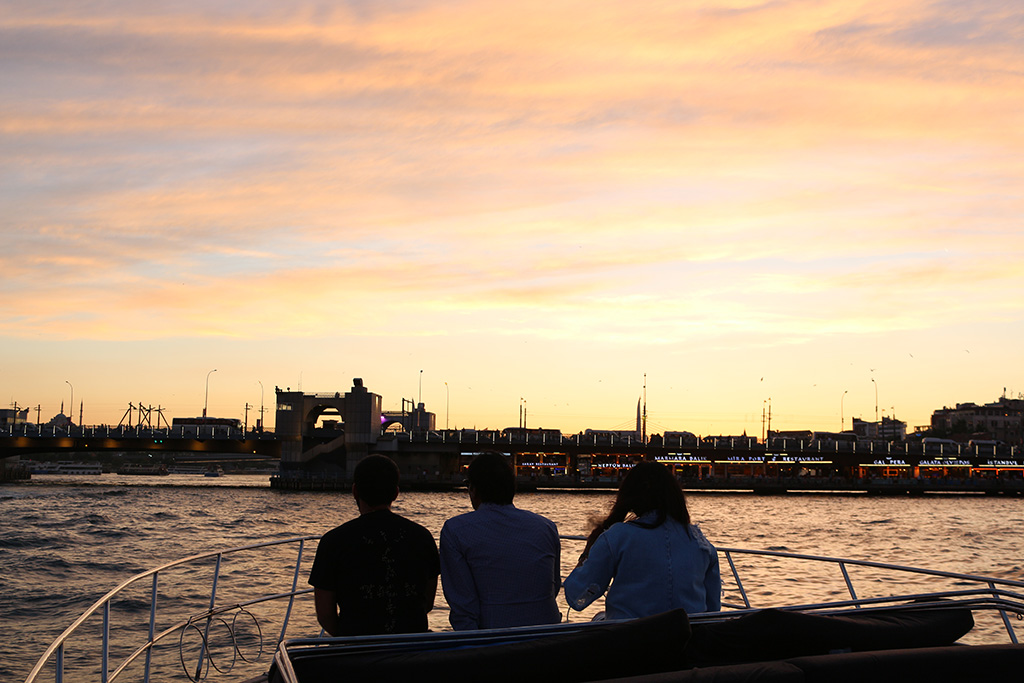 Luxury Sunset Yacht on The Bosphorus without Transfer and with Professional Tour Guide