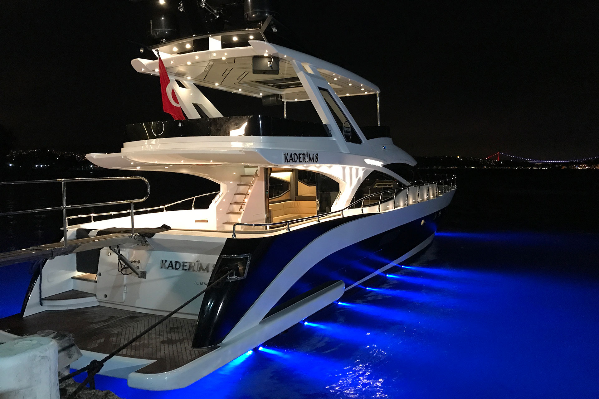 BOSPHORUS PREMIUM YACHT FOR COUPLES with Pick Up & Drop off and Private Waiter